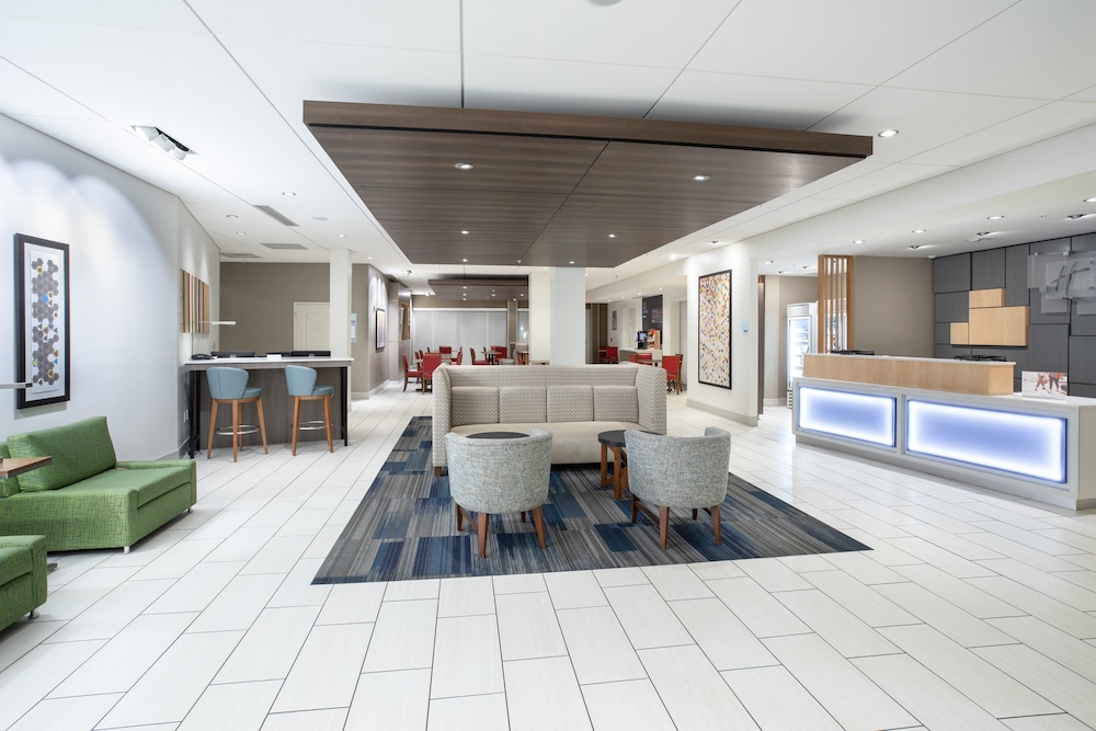 Holiday Inn Express & Suites Great Bend by IHG - photo 35