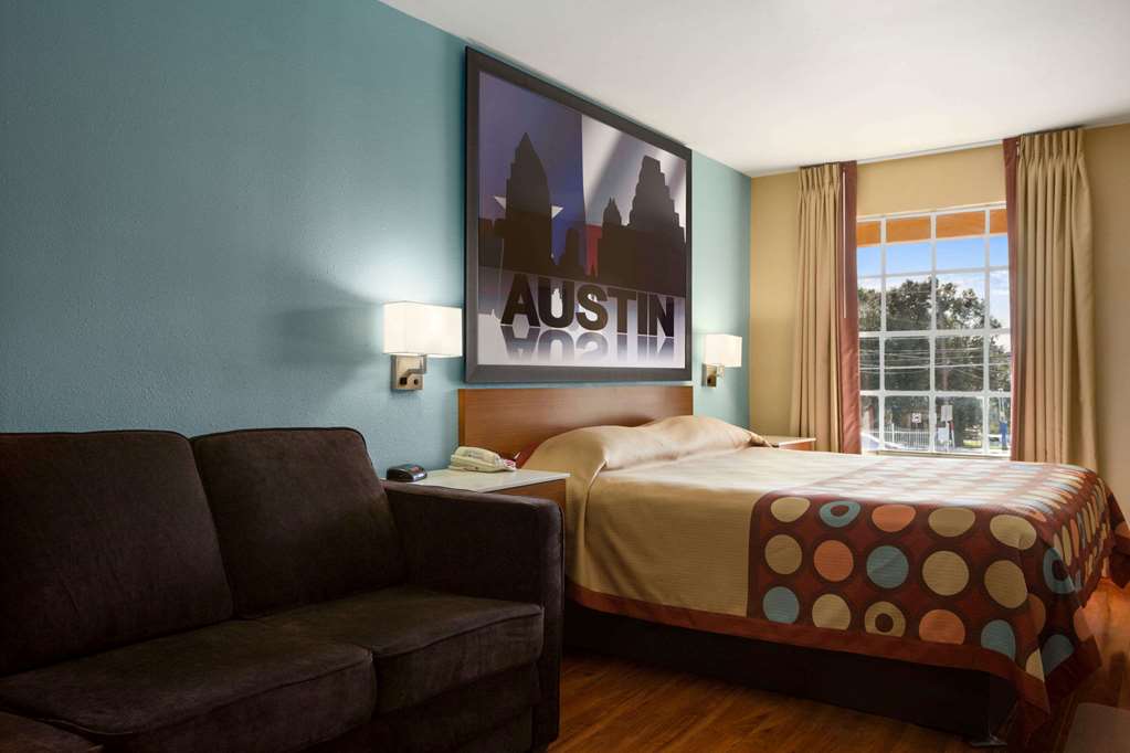 Super 8 by Wyndham Austin Downtown Capitol Area - photo 12