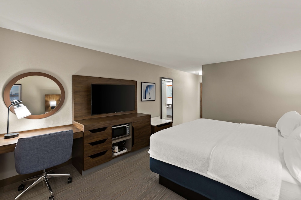 Hampton Inn & Suites by Hilton Petoskey - photo 32