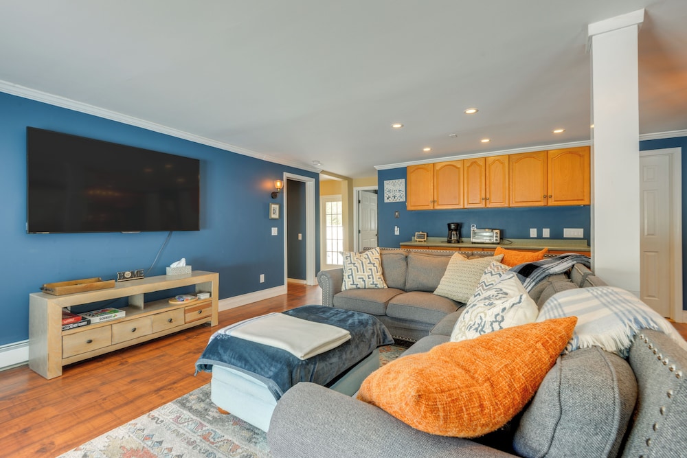 Ski Golf & Hike: Spacious Dover Retreat in Dover, United States