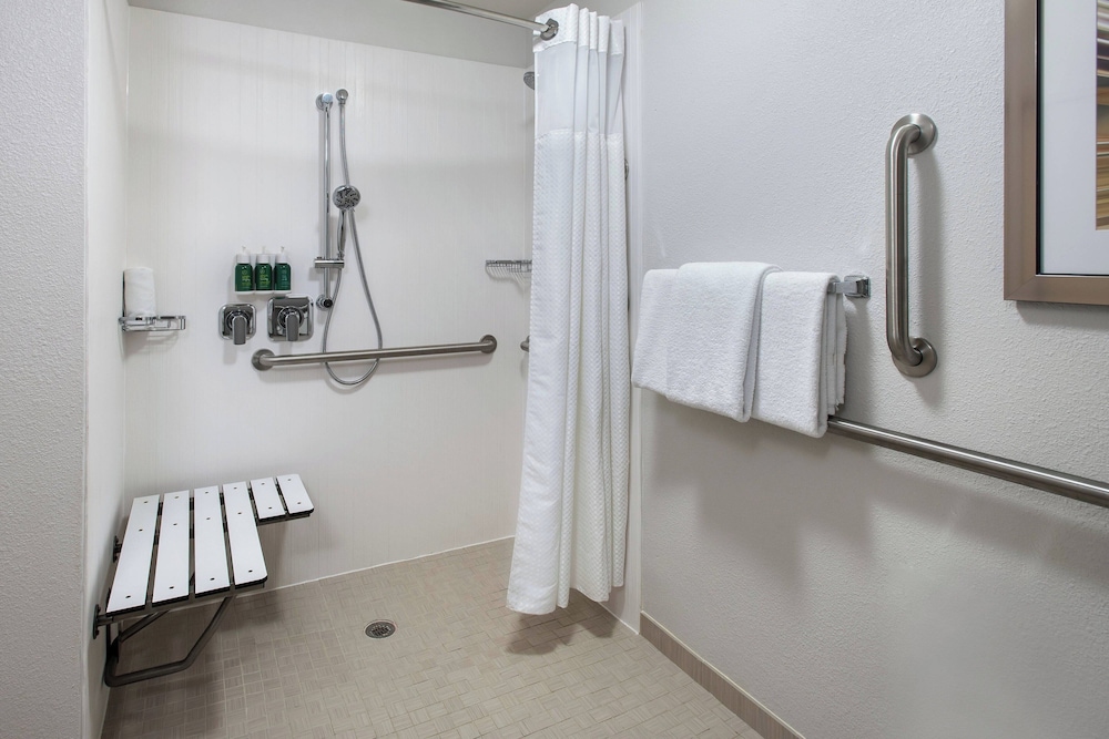 Courtyard by Marriott Lincroft Red Bank - photo 11