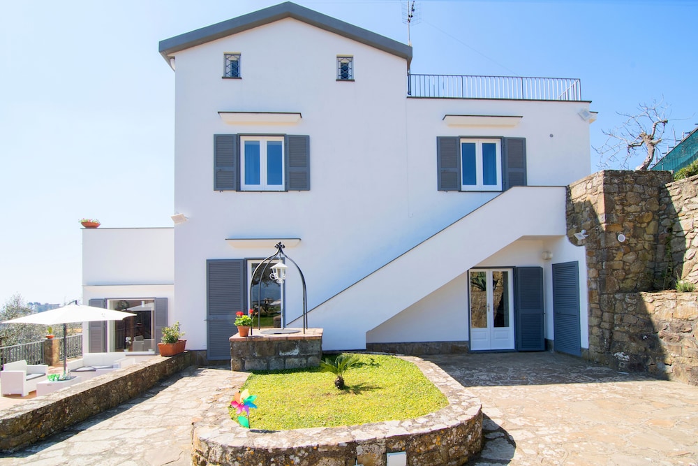 Family Villa in Sorrento Coast Pool & View Massa Lubrense — 4-Star Luxury Hotel in Massa Lubrense, Italy