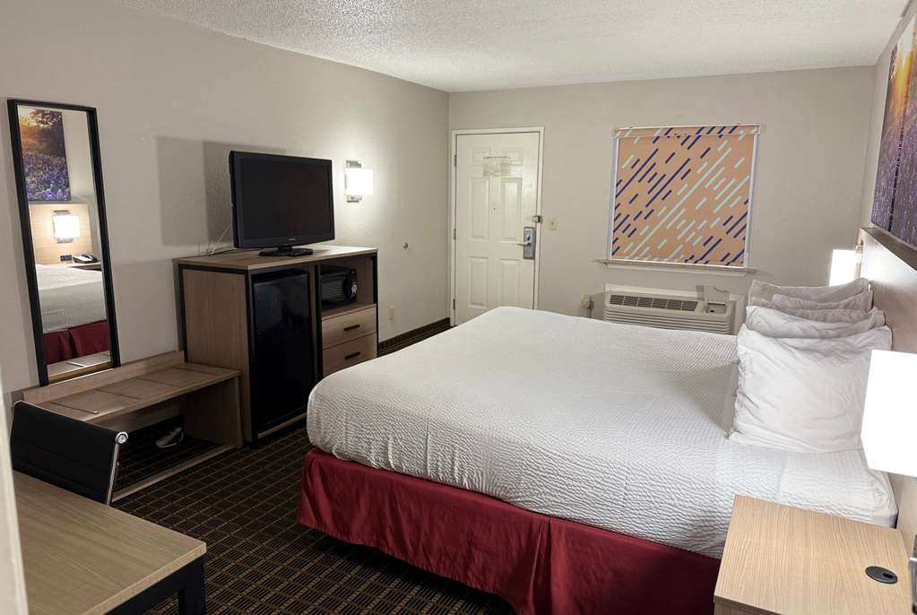 Days Inn by Wyndham San Antonio Morgan's Wonderland IH 35 N - photo 7