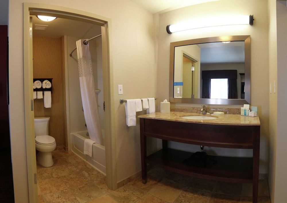 Hampton Inn & Suites Grand Forks - photo 18