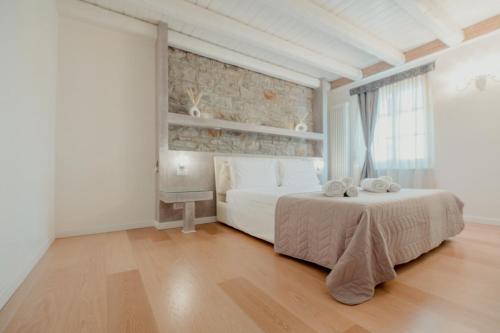 Aphrodite Luxury APT with Jacuzzi — 4-Star Luxury Hotel in Trieste, Italy