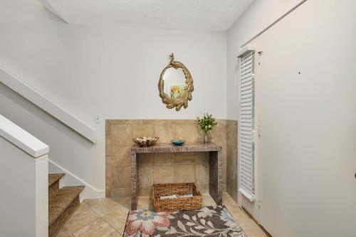 274 Moss Oak Lane in Saint Simons Island, United States