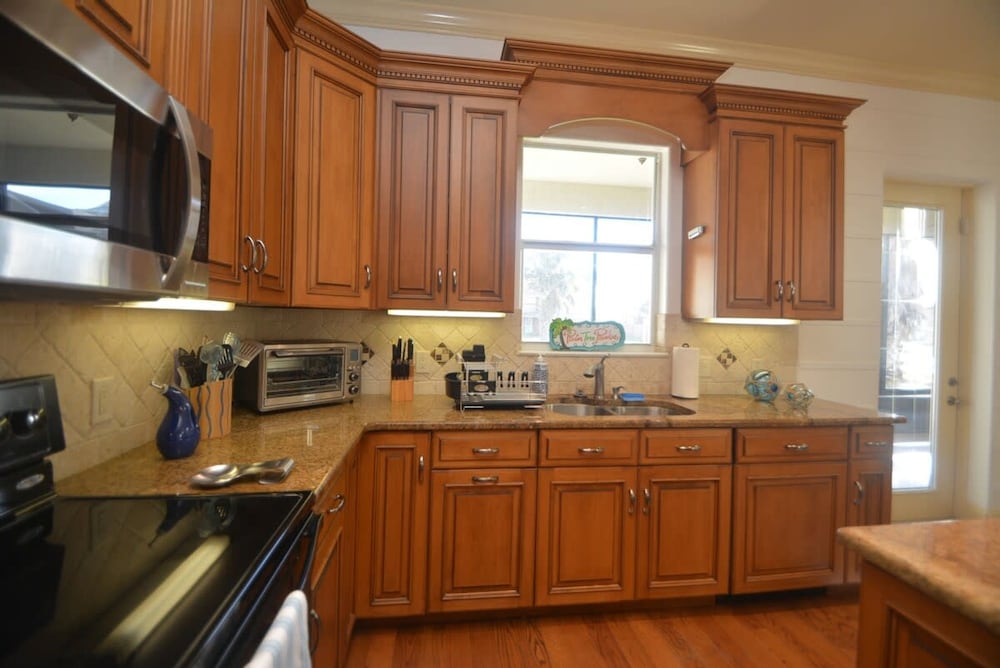 Ocean View Paradise Steps away from the Beach Will Accommodate Up To 10 People including 1 3 Fa - photo 18