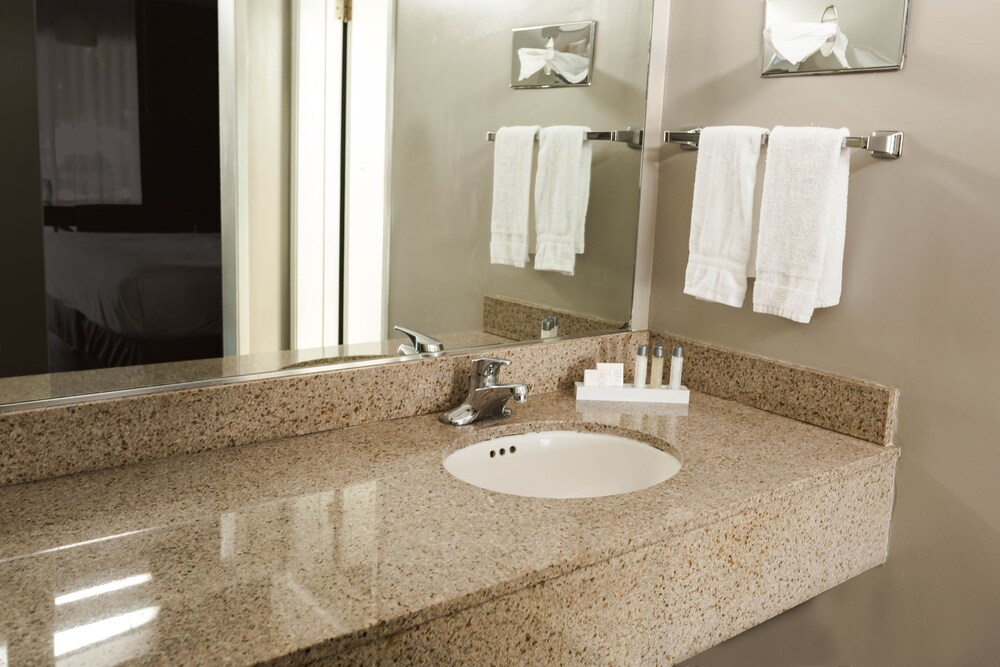Vagabond Inn Oxnard - photo 18