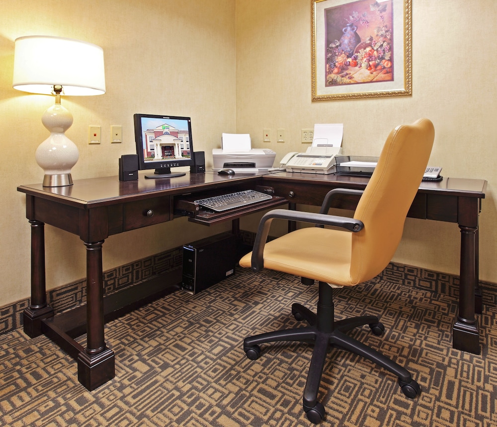 Holiday Inn Express Hotel & Suites Pine Bluff Pines Mall by IHG - photo 43