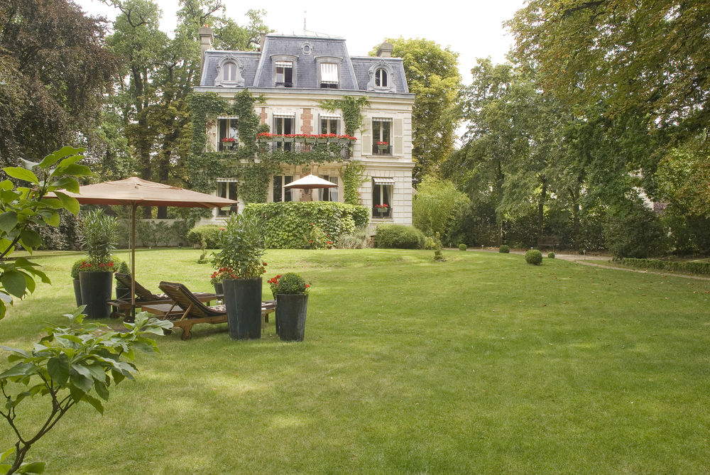 Villa Carioca — 4-Star Luxury Hotel in Maisons-Laffitte, France