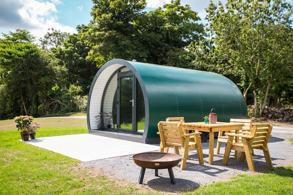 Kinelarty Luxury Glamping Pods Downpatrick — hotel in Downpatrick