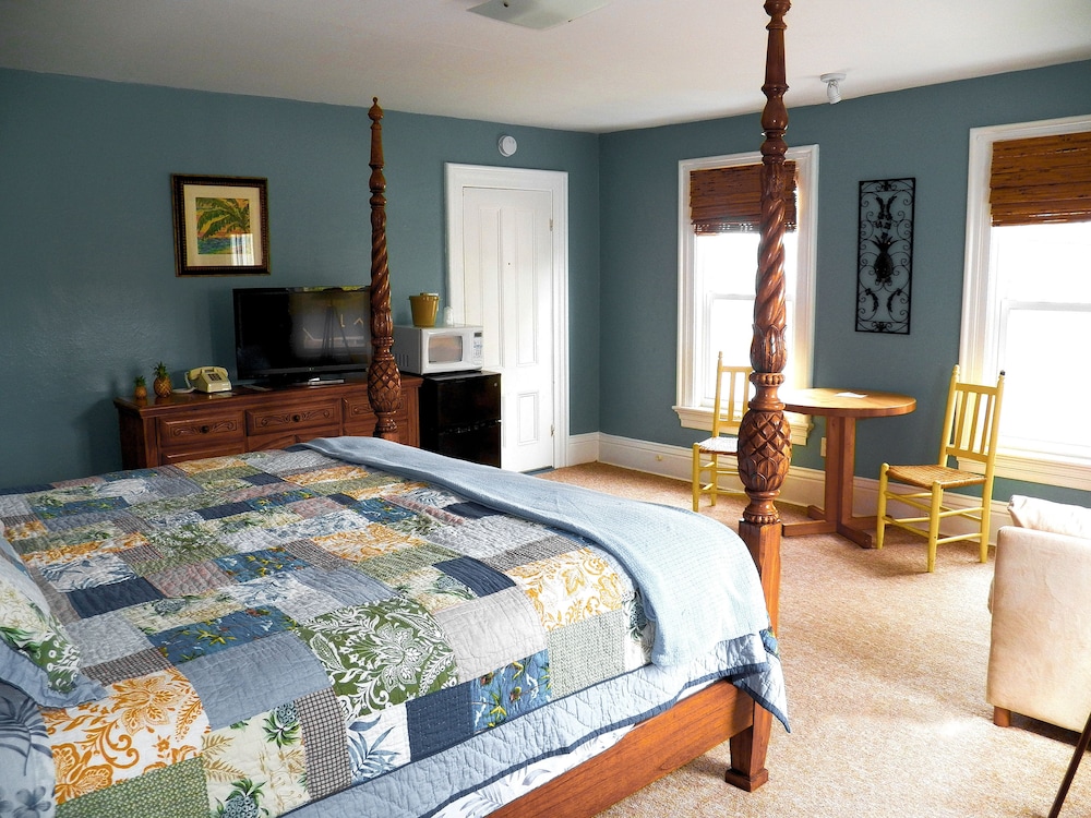 Coast Village Inn & Cottages - photo 6