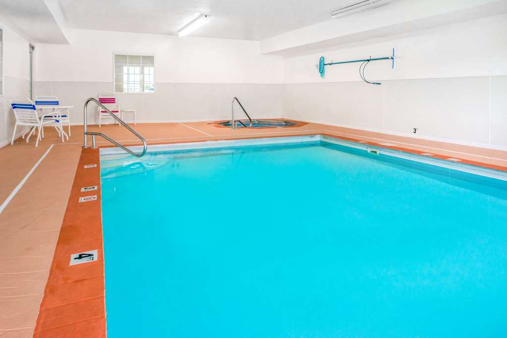 Microtel Inn & Suites by Wyndham Lincoln - photo 7