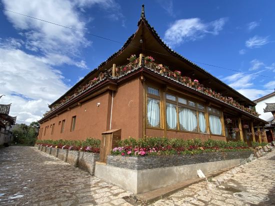 Autumn moon in Baisha — hotel in Yulong
