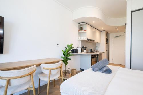 803 Zeeland Pier Premium 8th Floor Studio Near CTICC with Parking