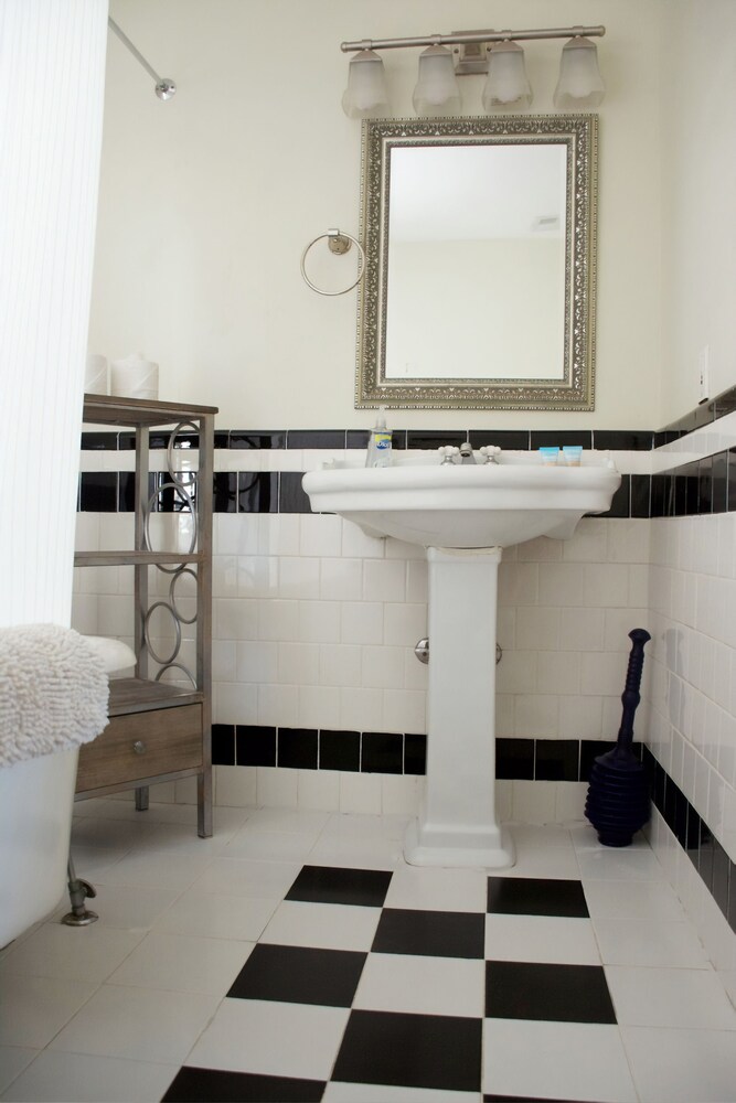 Suites on Coming - photo 67