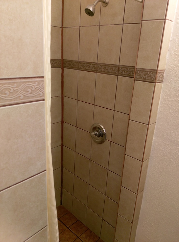 Monterey Inn Hotel - photo 46