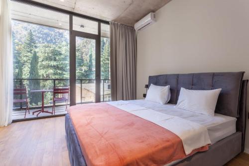 2BR luxury apartment with 2 Balconies in historic Tbilisi