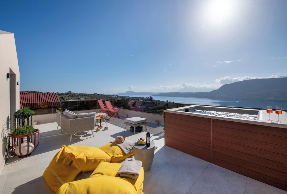 Flos Apartments — 4-Star Luxury Hotel in Chania, Greece