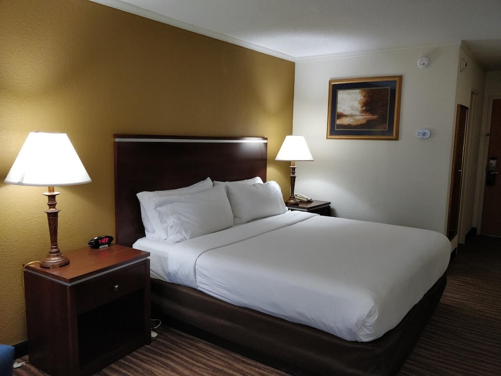 Spark by Hilton Roanoke Civic Center - photo 4