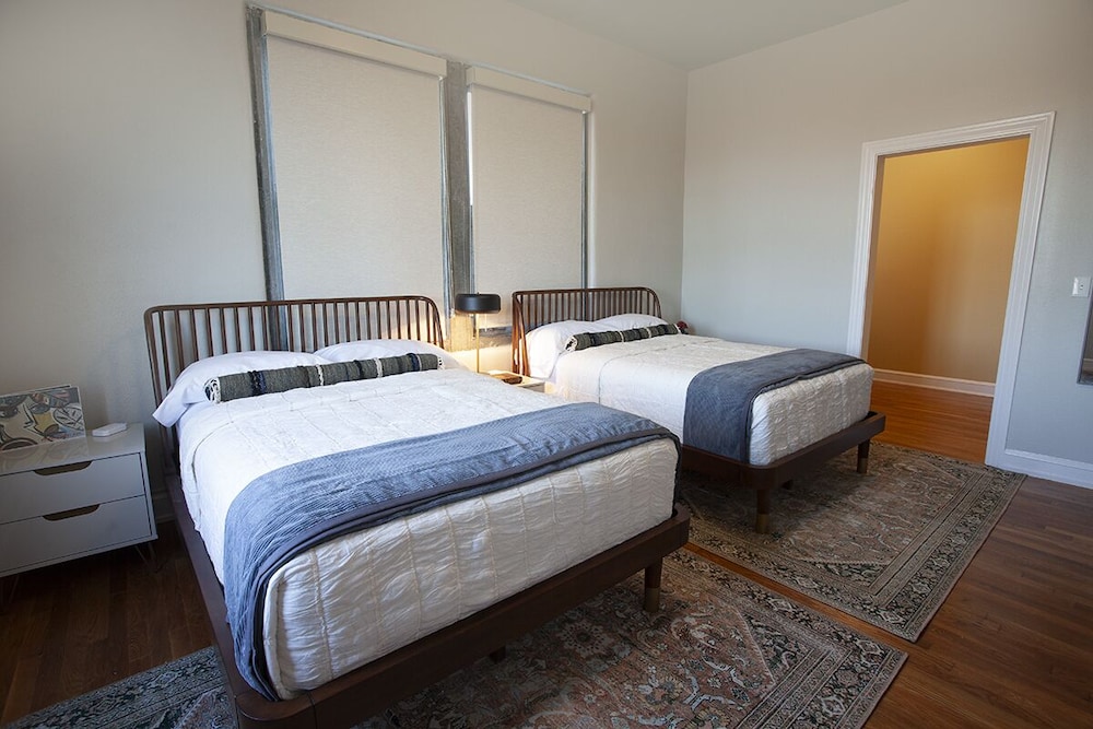 Greyhound Inn - photo 8