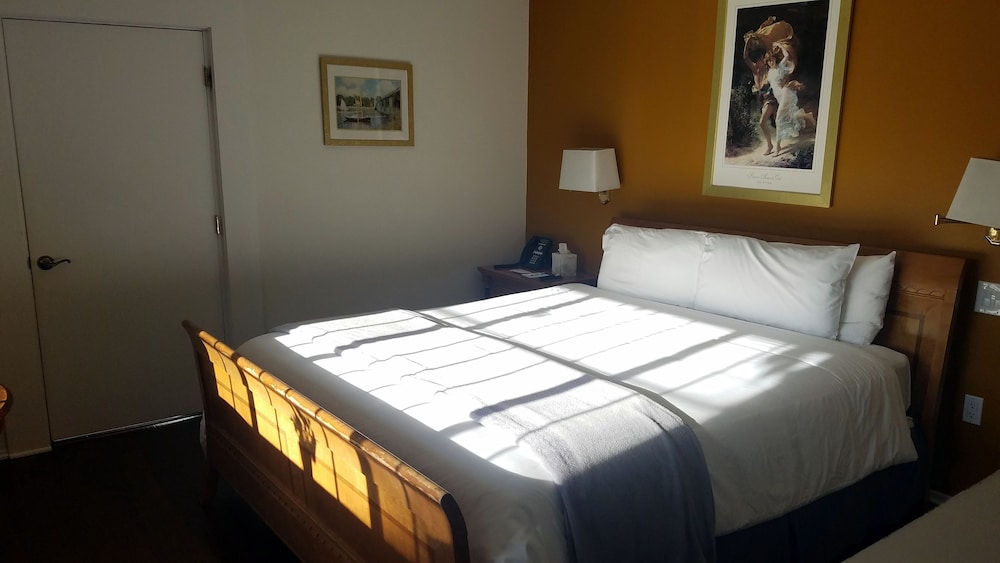 Malibu Country Inn - photo 23