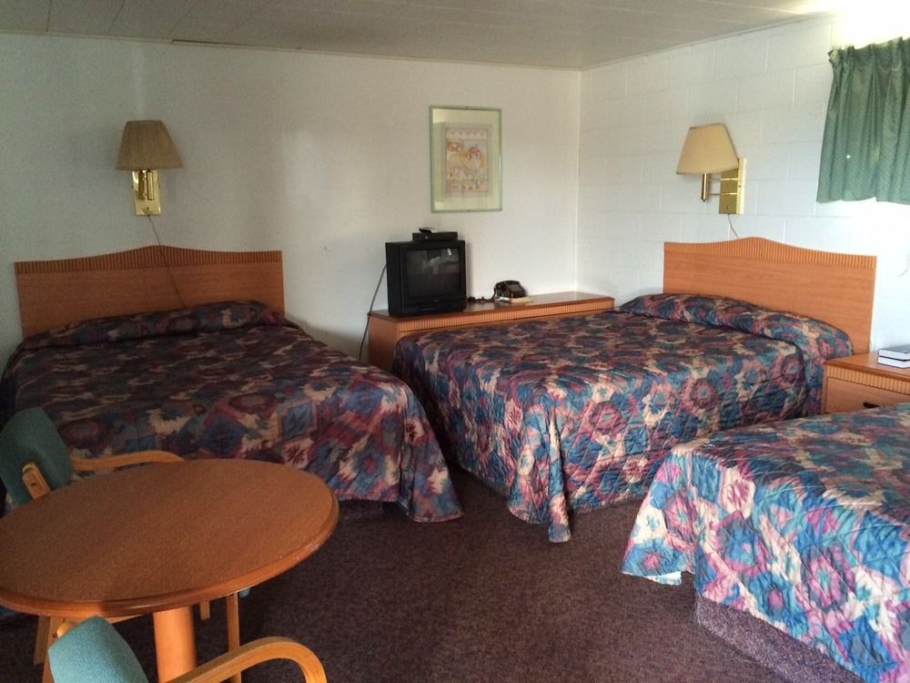 Desert Skies Motel - photo 6