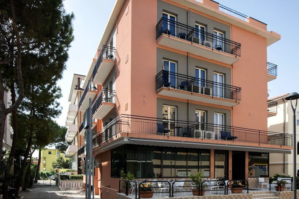 Hotel Scarlet - last minute hotel in Rimini