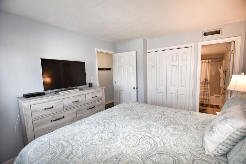 0403 Waters Edge Resort 1 Bedroom Condo by RedAwning - photo 3