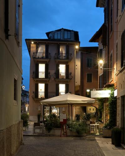 Cavour apartments — 4-Star Luxury Hotel in Salo, Italy