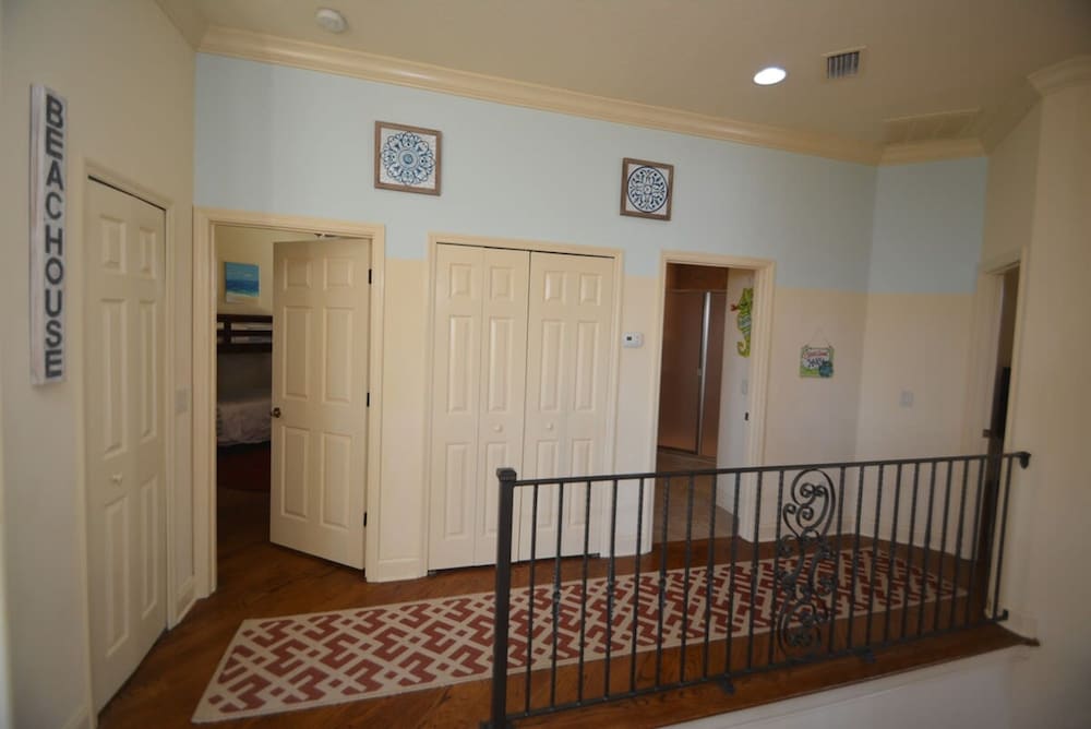 Ocean View Paradise Steps away from the Beach Will Accommodate Up To 10 People including 1 3 Fa - photo 36