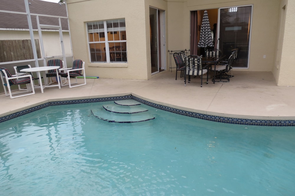 Tuscan Hills Villa #231071 5 Br villa — 4-Star Luxury Hotel in Davenport, United States