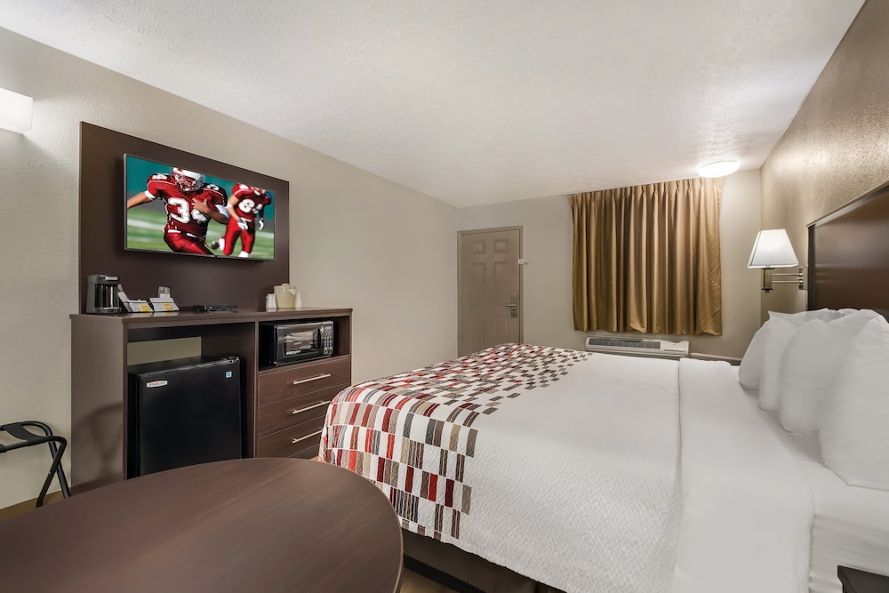 Red Roof Inn Crossville - photo 16
