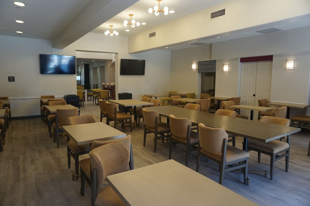 Hampton Inn Tropicana - photo 50