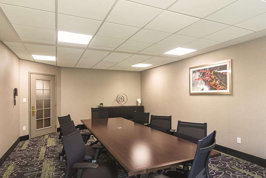 La Quinta Inn & Suites by Wyndham Oklahoma City Norman - photo 44