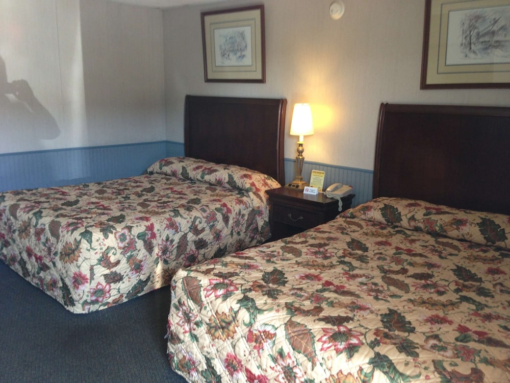 Cadet Motor Inn - photo 12