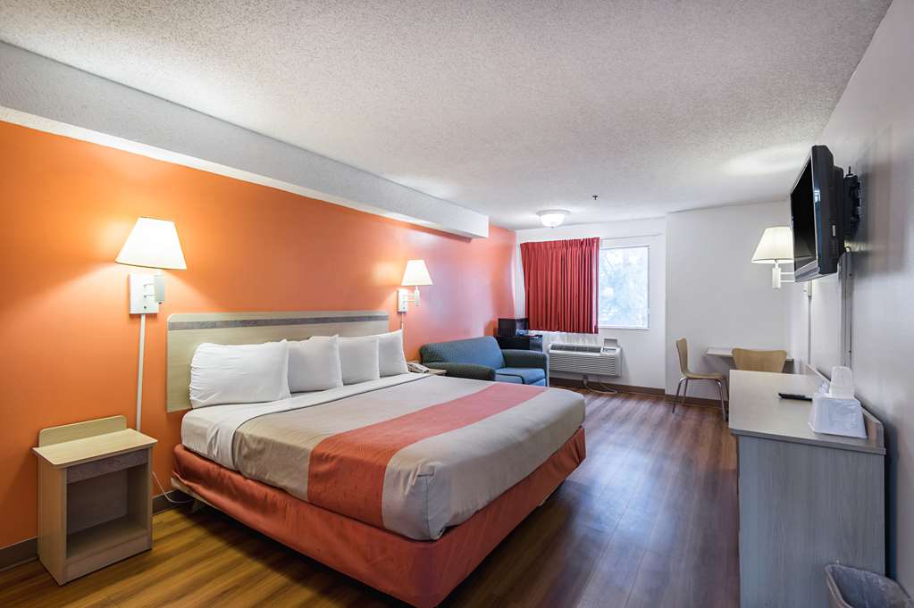 Motel 6 Lawrence KS - photo 6