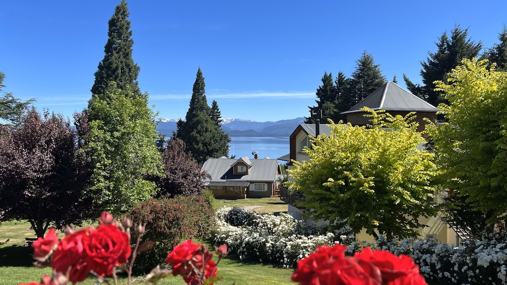 Huinid Cabañas Bustillo — 4-Star Luxury Hotel in San Carlos De Bariloche, Argentina