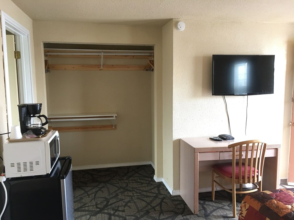 Bend Value Inn - photo 9