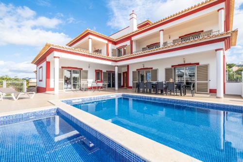 Villa Aica By Bedzy — 4-Star Luxury Hotel in Guia, Portugal