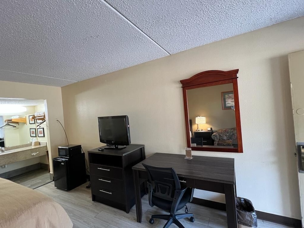 Rodeway Inn Walterboro I 95 - photo 19