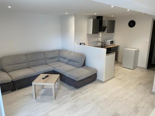 Joli Logement Au Pied Des Alpilles — Eyguieres