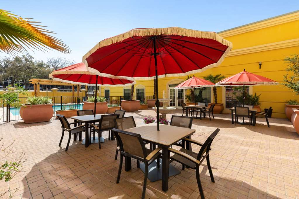 La Quinta Inn & Suites by Wyndham San Antonio Medical Ctr NW - photo 27