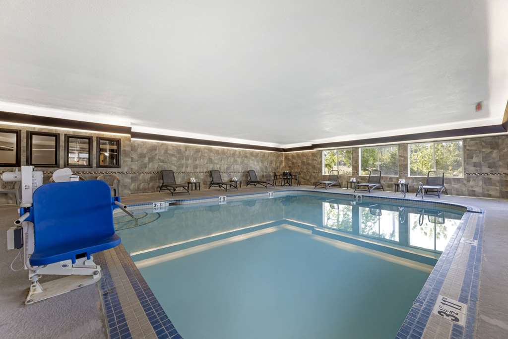 Comfort Suites Near Vancouver Mall - photo 34