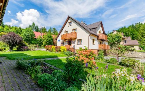 Apartament i Pokoje Gościnne u Lusi basen z podgrzewaną wodą od czerwca — 5-Star Luxury Hotel in Wisla, Poland