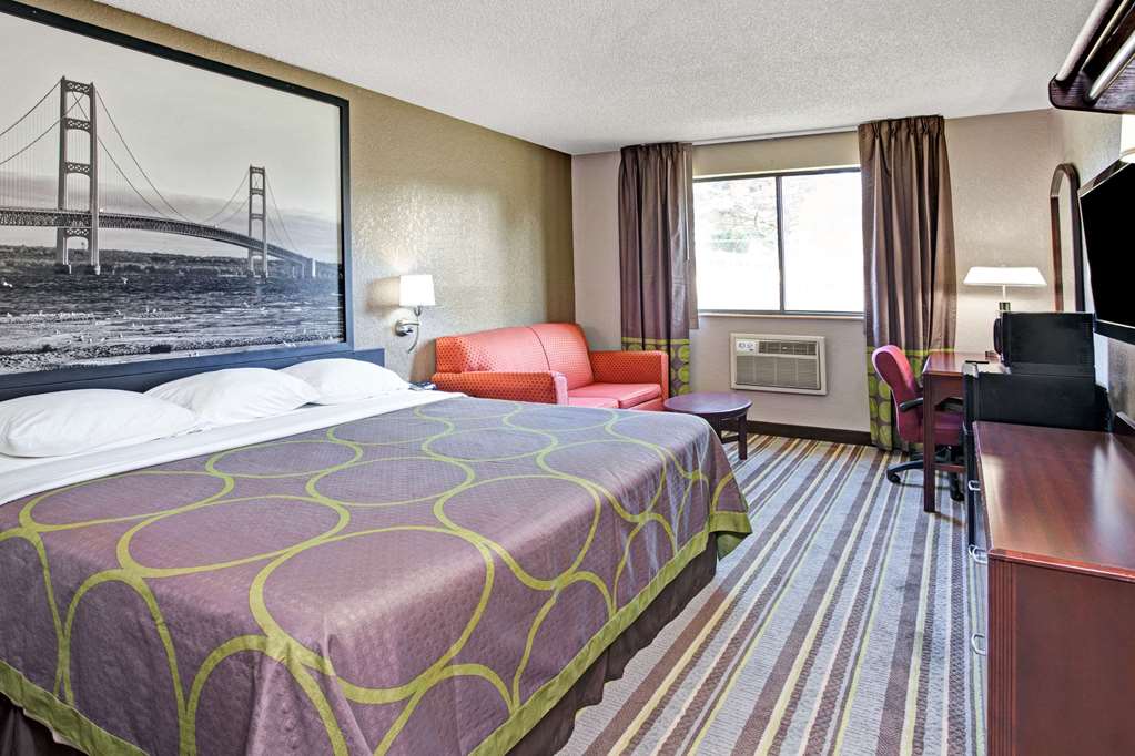 Super 8 by Wyndham Roseville Detroit Area - photo 18