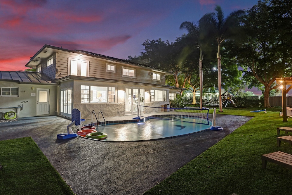 8BR Resort with Pool & Tons of Games 22 Guests - photo 48