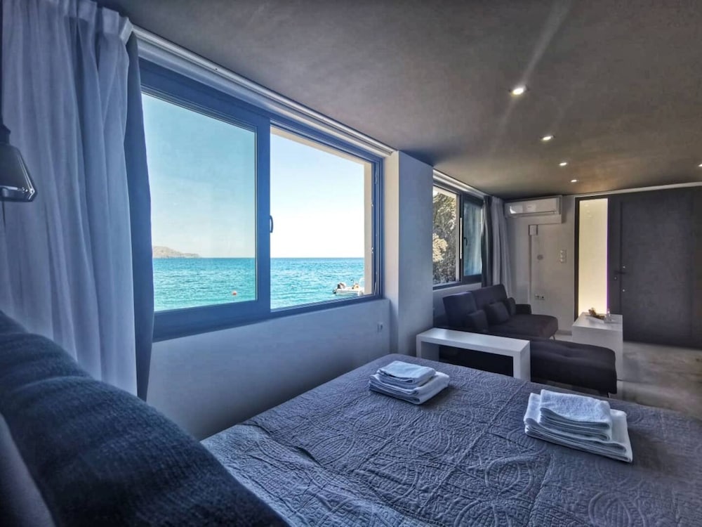 Sunrise Luxury Seaside Apartment — 4-Star Luxury Hotel in Pyrgos, Greece