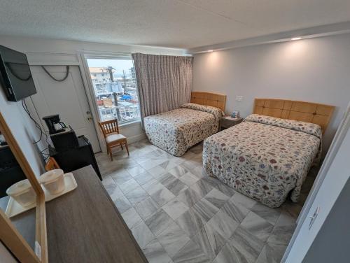 Admiral Resort Motel - photo 25