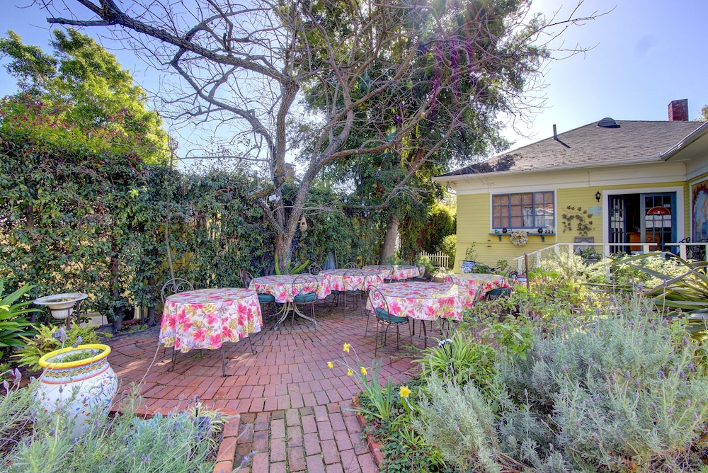 Secret Garden Inn and Cottages - photo 153